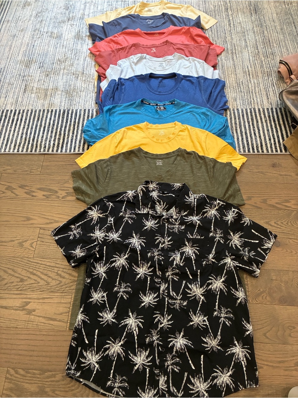 Men’s XL T-shirt bundle in assorted colors and styles.